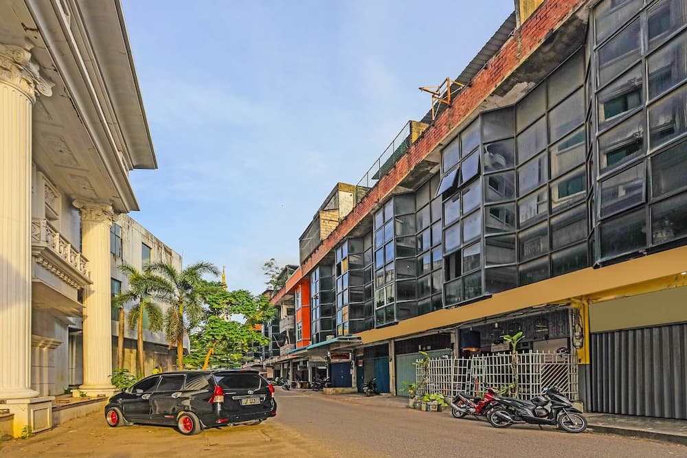 SPOT ON 92360 Penginapan ReniNearMall Nagoya Hill