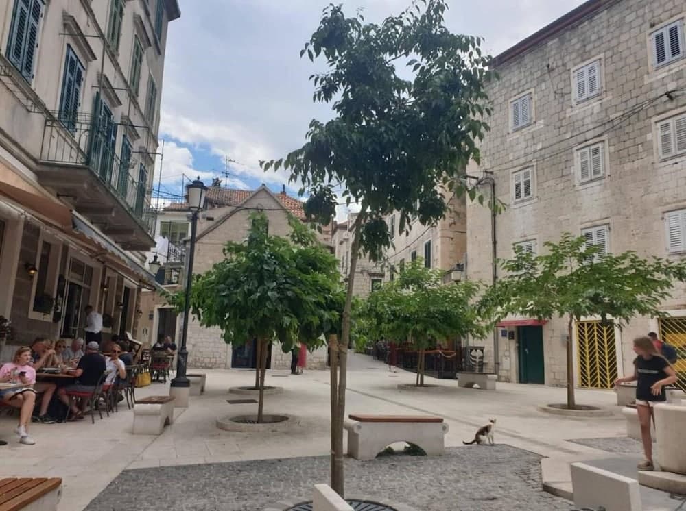 Konaklama yerinden şehir manzarası