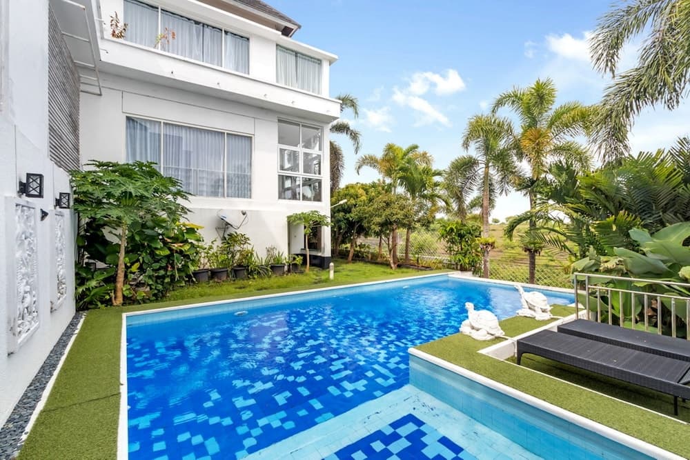 TJ White Villa 670m2 with Private Pool and Outstanding View by GLOBALSTAY