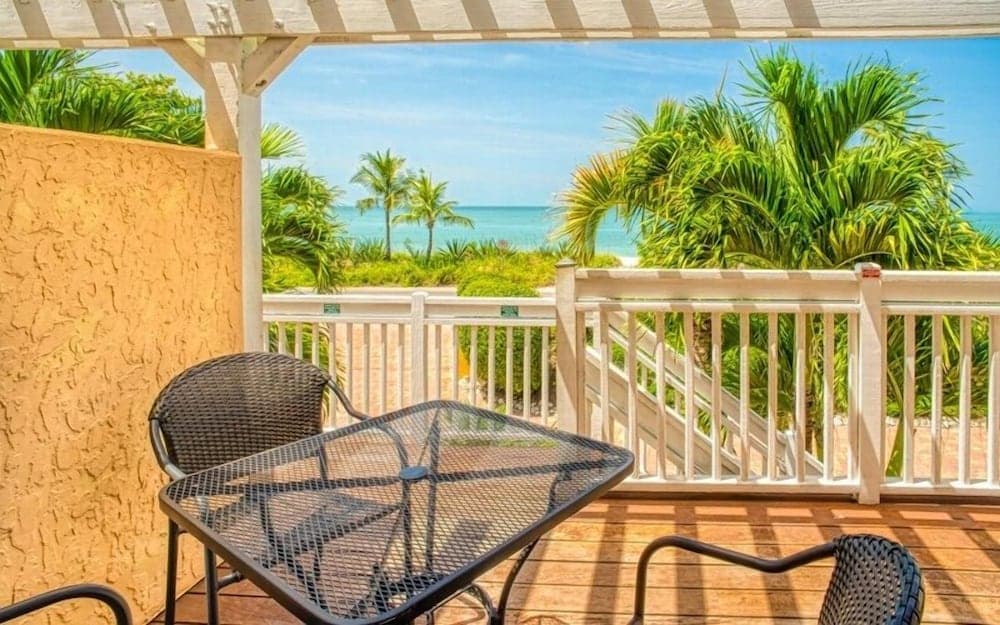 Conch 4 Bedroom Townhouse by RedAwning
