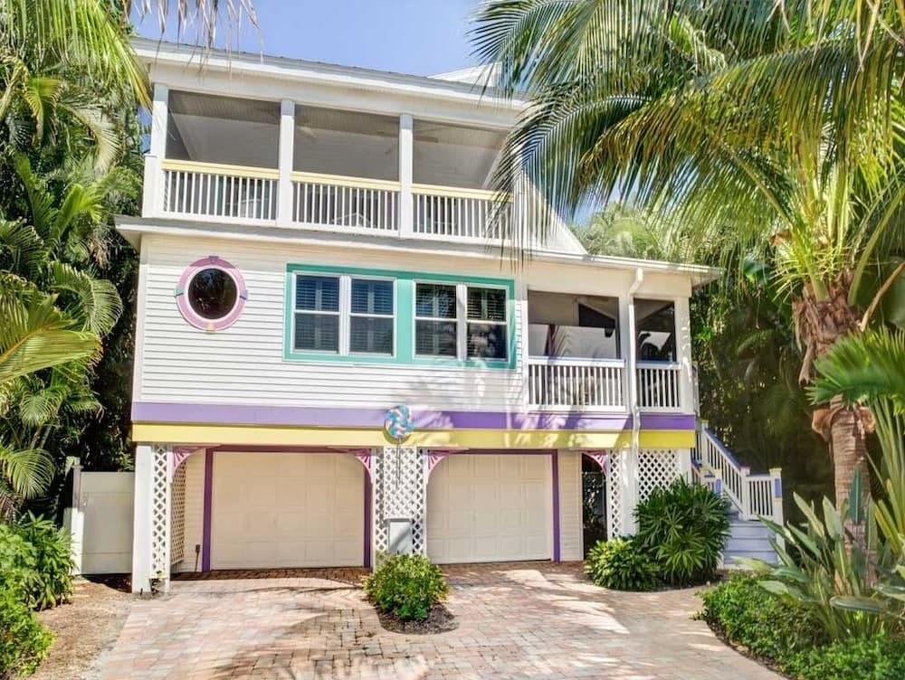 Lollipop 3 Bedroom Home by RedAwning