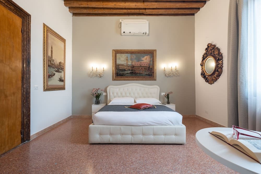 Grand Palace Apartments