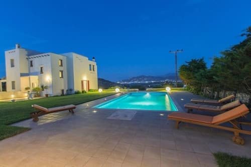 Beautiful 4-bed House With Private Pool in Naxos