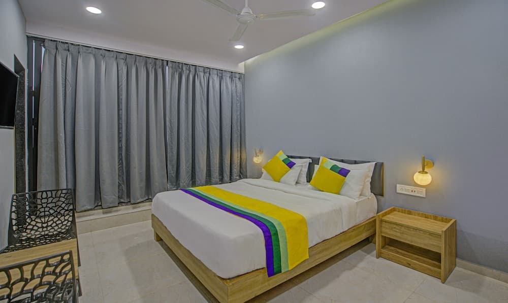Itsy Hotels Natasha, Vesu, Surat
