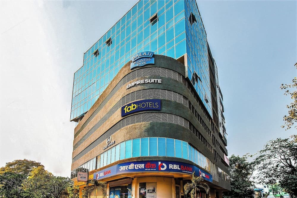 Fabhotel Empire Suite