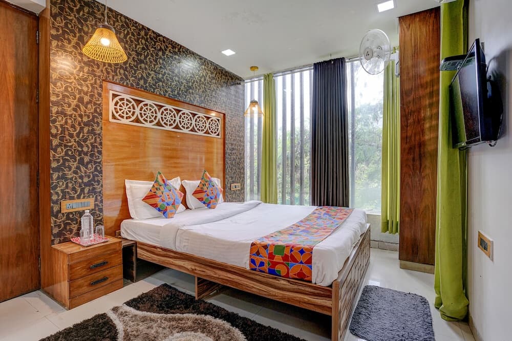 Fabhotel Vardhan House