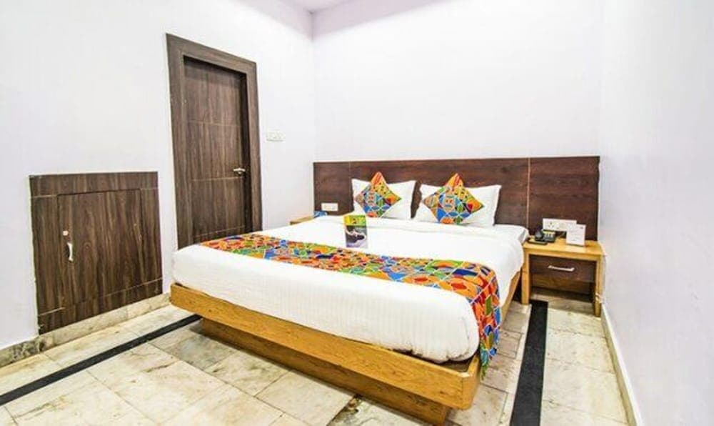 Fabhotel Golden Leaf