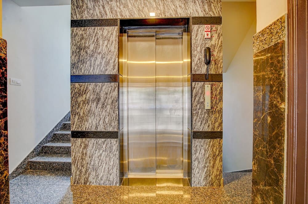 Fabhotel Greenwood Xpress Inn