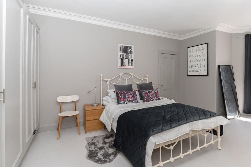 Beautiful & Bright 2BD Flat - Haymarket