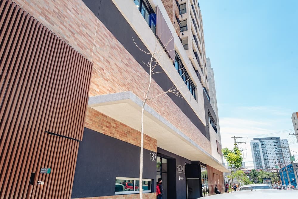 Skyline da cidade em Resort paradisíaco