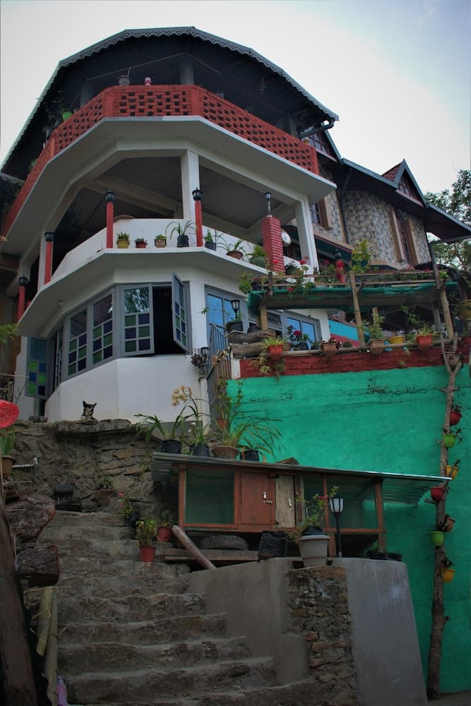 Konaklama yerinin ön cephesi