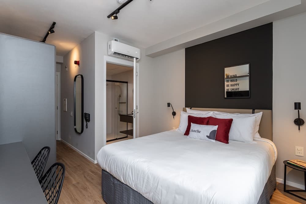 Charlie Rua dos Pinheiros