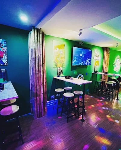 Popeyes Hostel Coffeeshop and Beer Bar