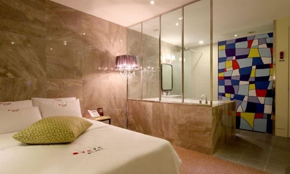H2 Hotel