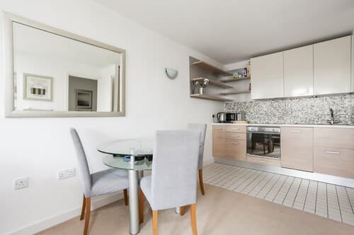 Central London 2-bed Apartment