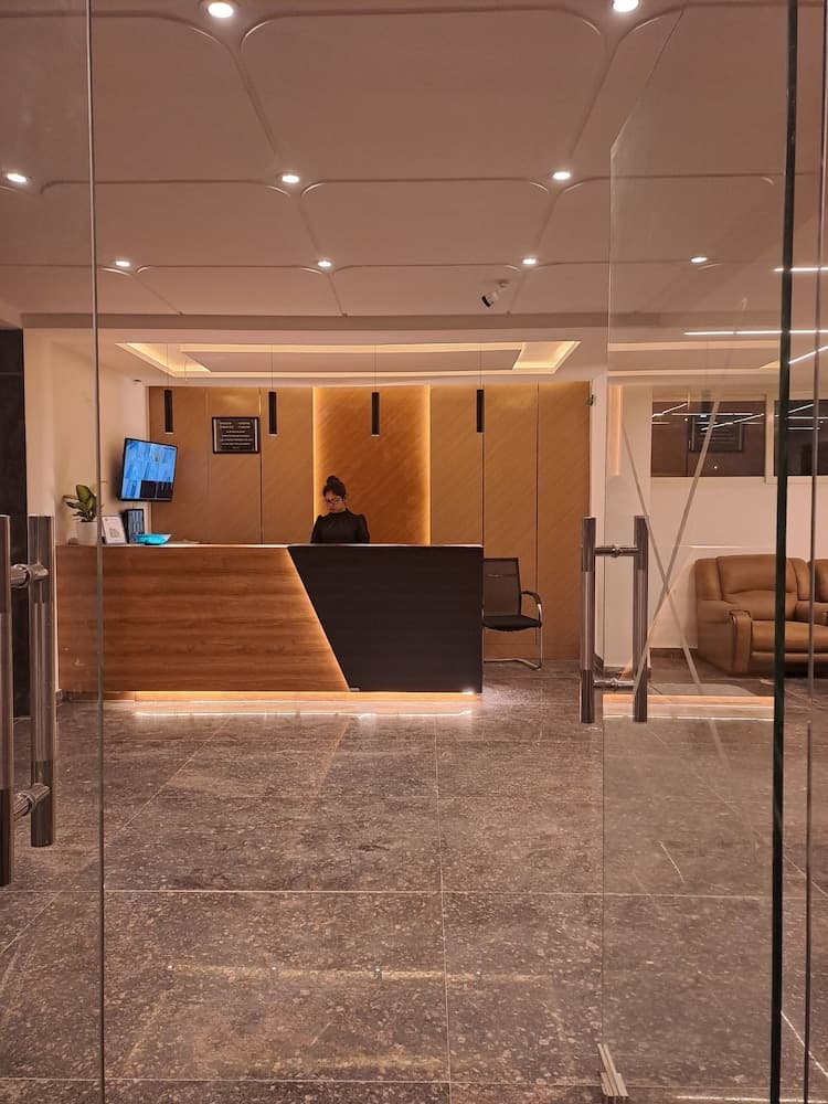 HOTEL ROYAL SUITES AND ROOMS