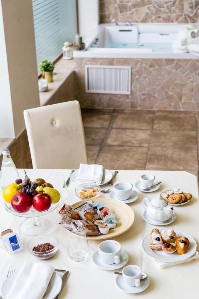 Odada yemek servisi