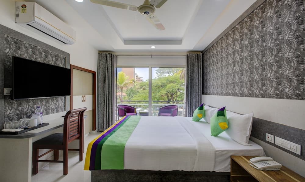 Treebo Love Shore Residency, Near Lakeshore Hospital