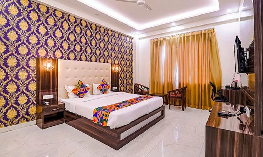 Fabhotel Swess Grand