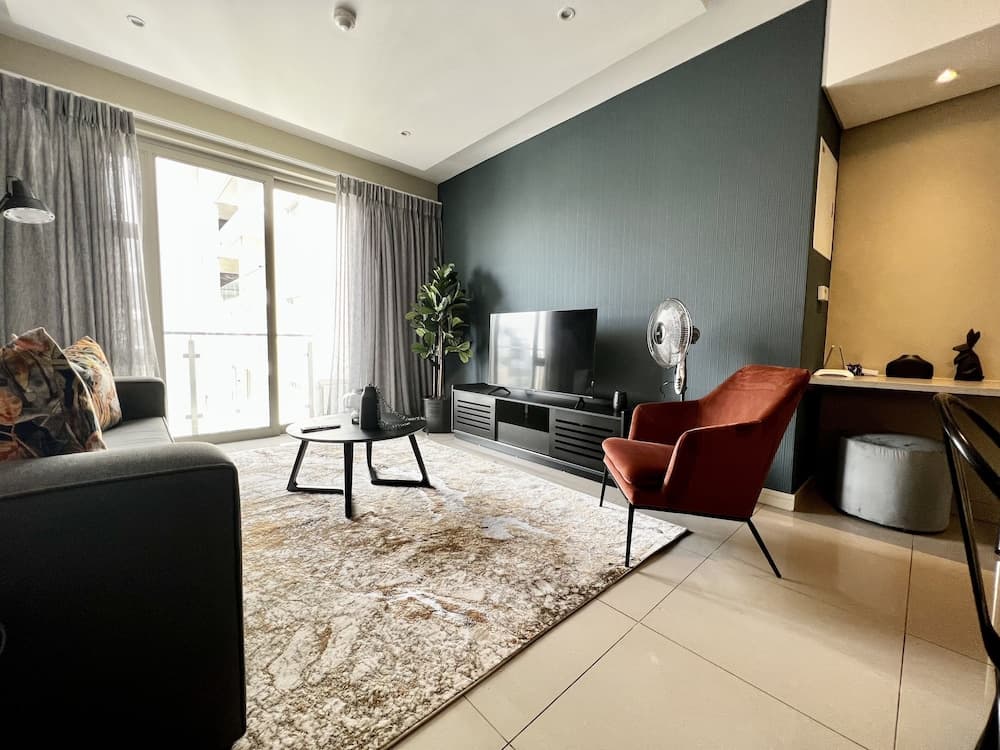 The Tyrwhitt Unit 1112