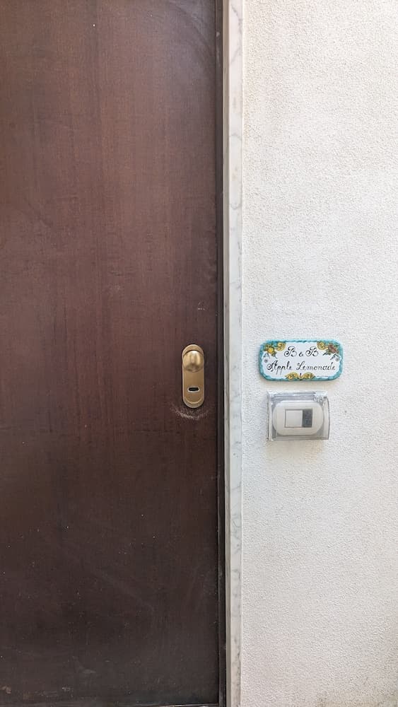 Konaklama yerinin ön cephesi