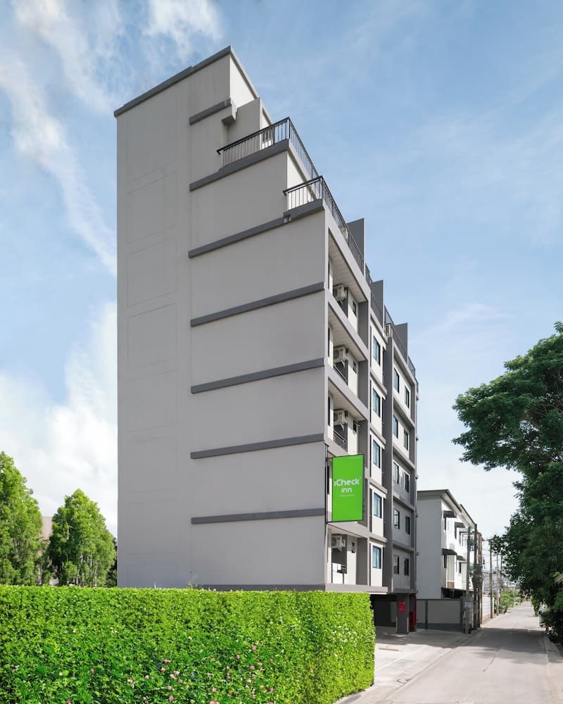 iCheck inn Darisa Ngamwongwan