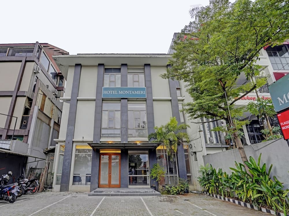 Collection O Bandung near Trans Studio Bandung formerly Hotel Montameri