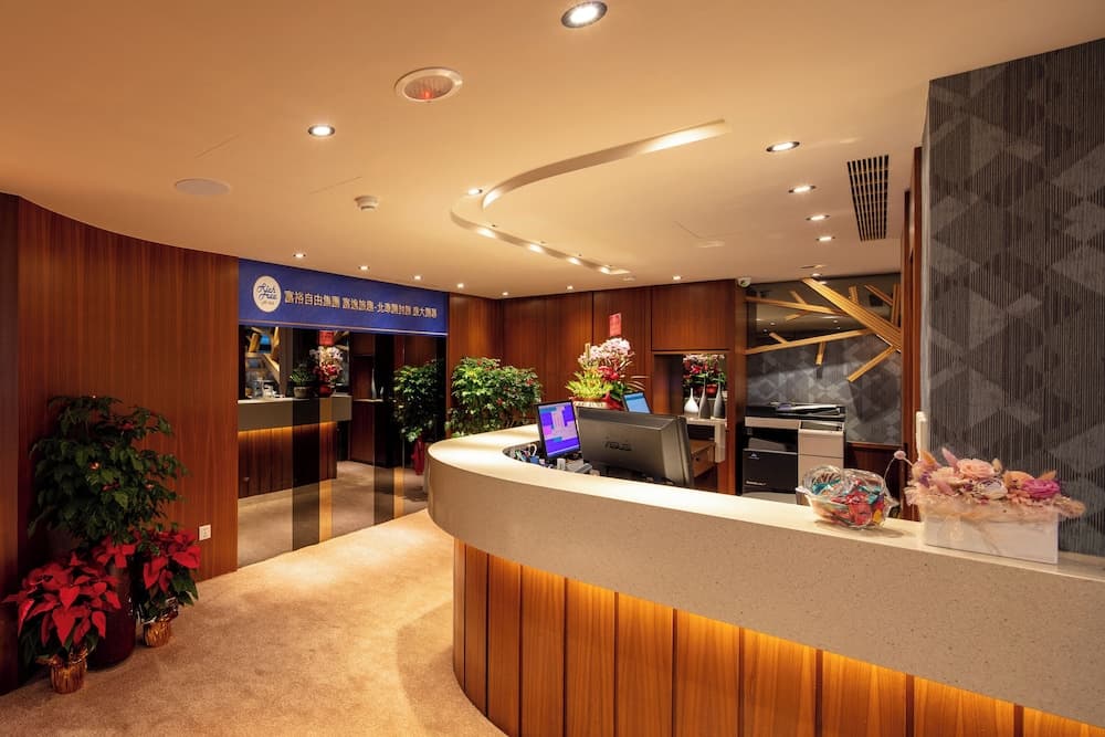 Rich & Free Hotel