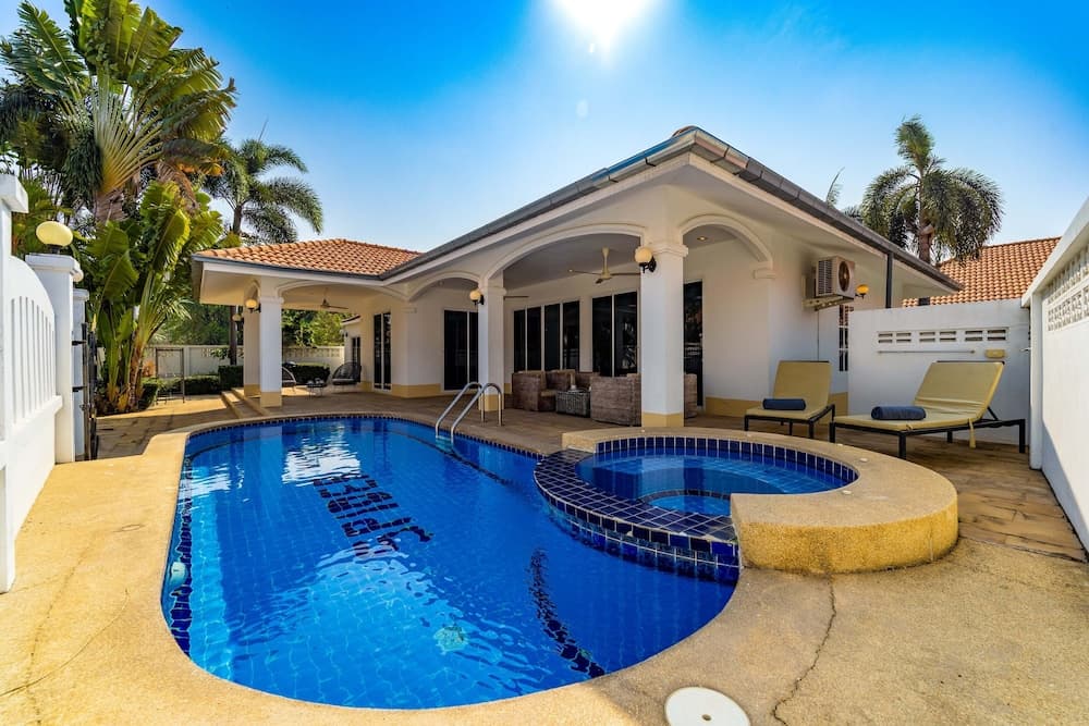 Private 4 Bedroom Pool Villa - NG411