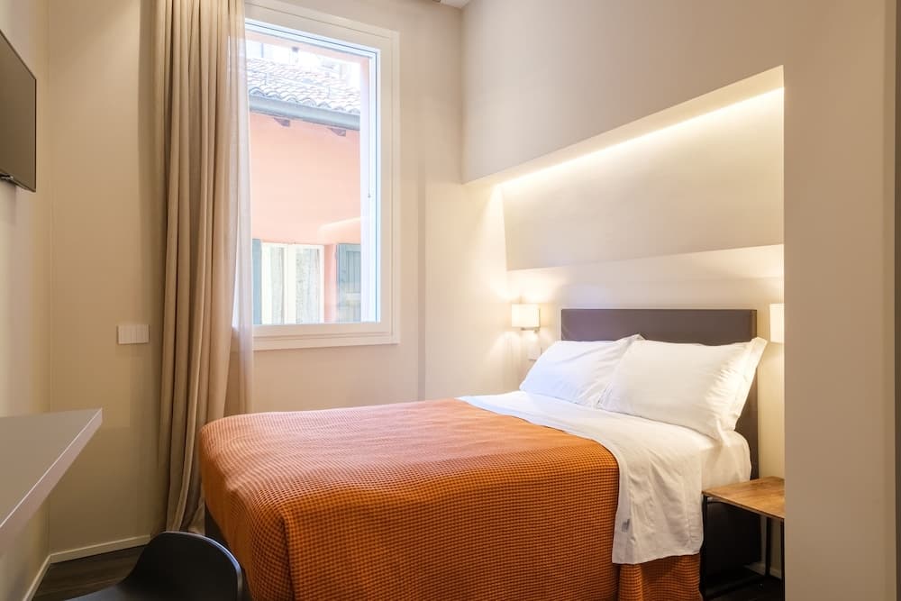 Golden Suite by Studio Vita