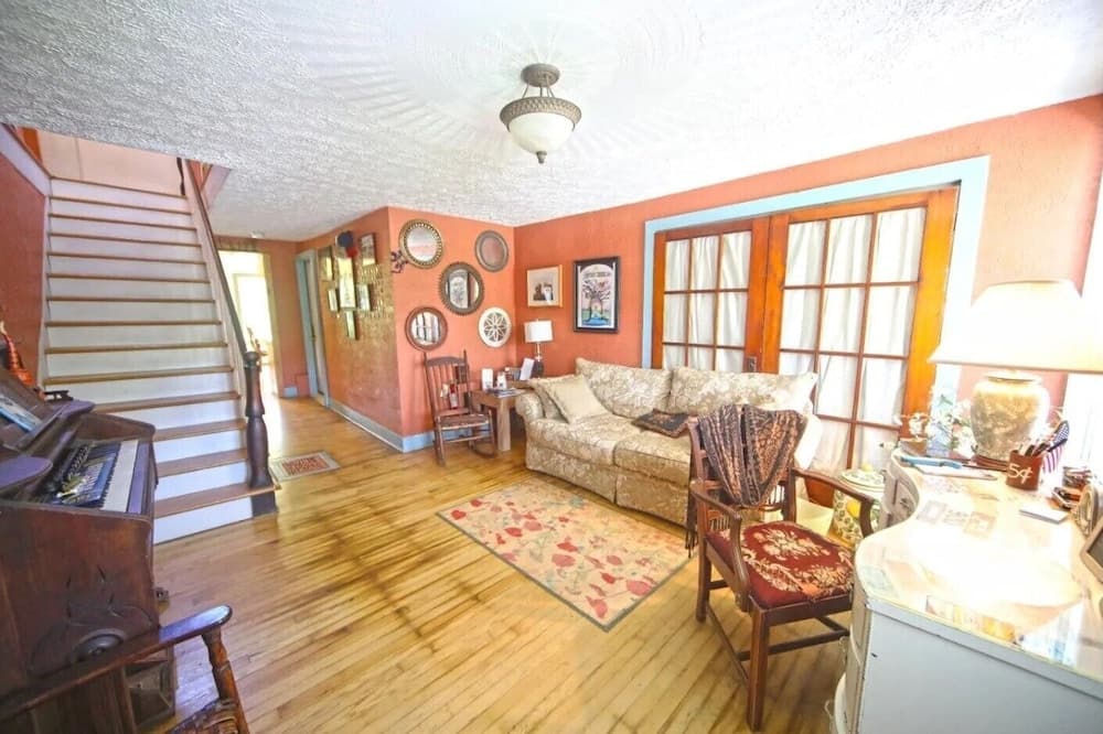 The Hayden Creek Inn