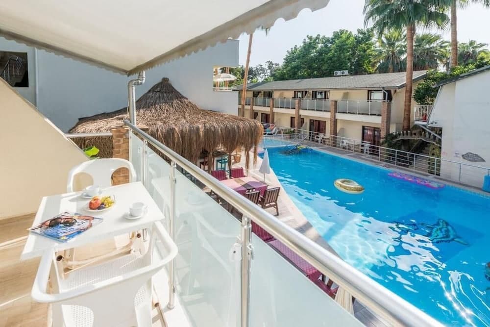 Tropic Beach Club Side