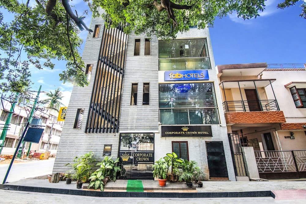 Fabhotel Corporate Crown