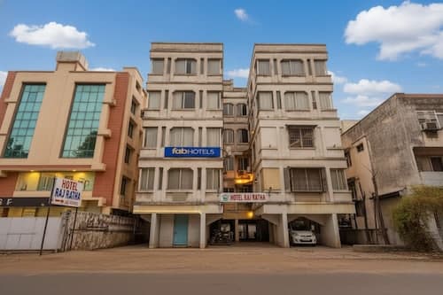 Fabhotel Raj Ratna