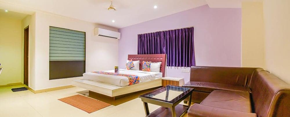 FabHotel Pentagon Next