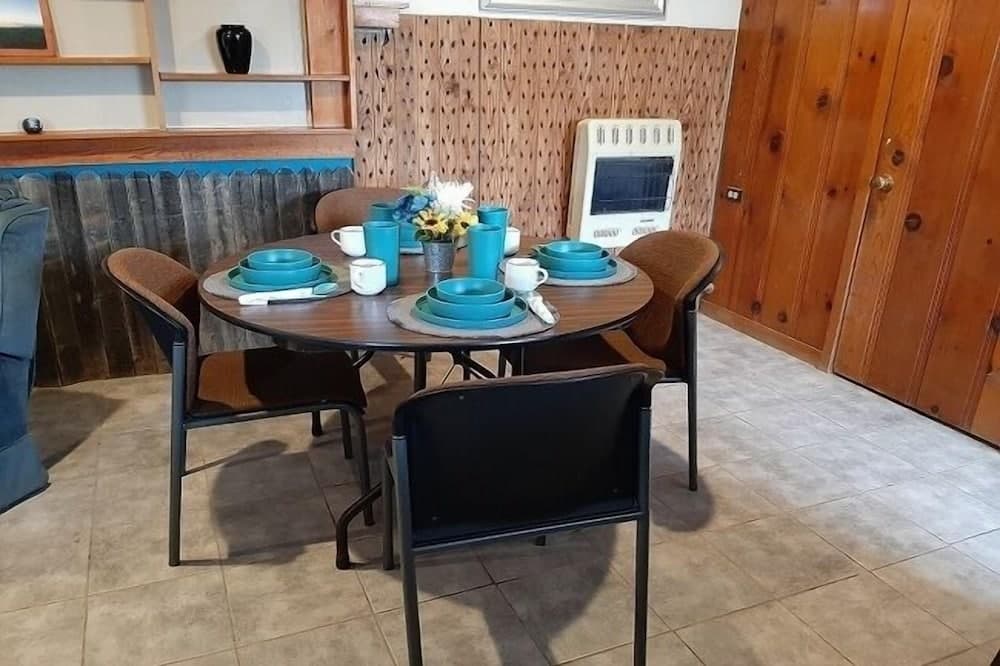 Odada yemek servisi