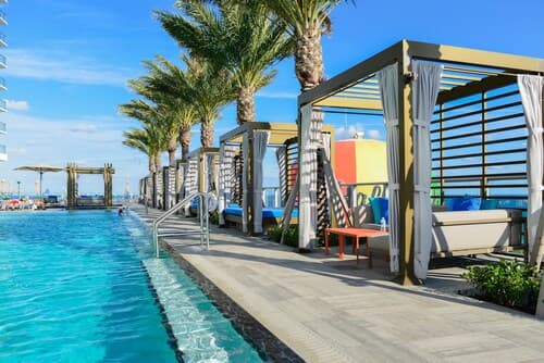 Lyfe Condo - Stay by the Beach - We Host
