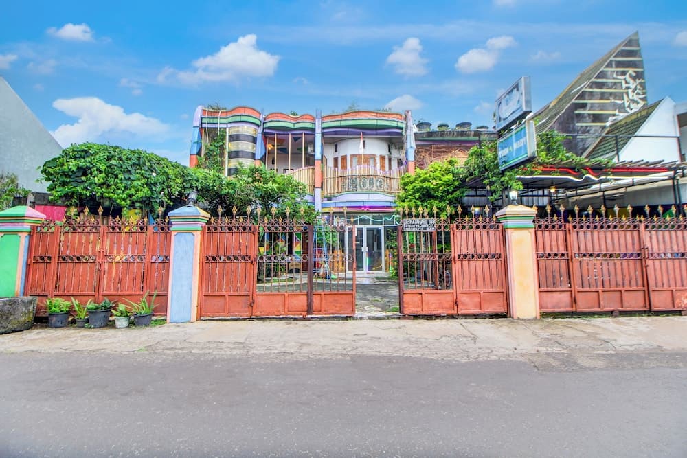 Hotel O Pelem Kecut Lively Family