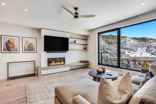 Electric Pass Lodge