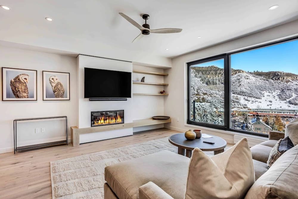 Electric Pass Lodge