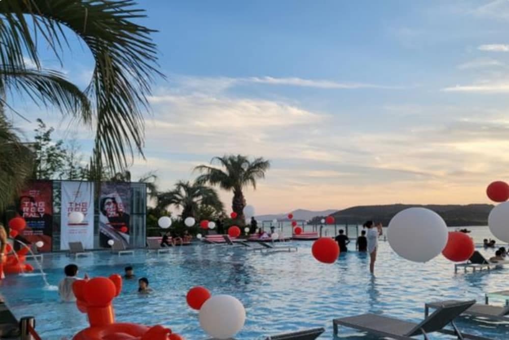 Calacatta Hotel & Resort