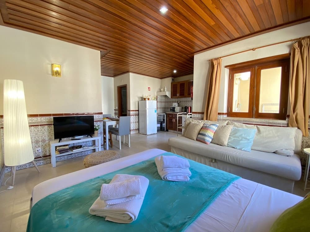 Monte Gordo Beachview I by Homing