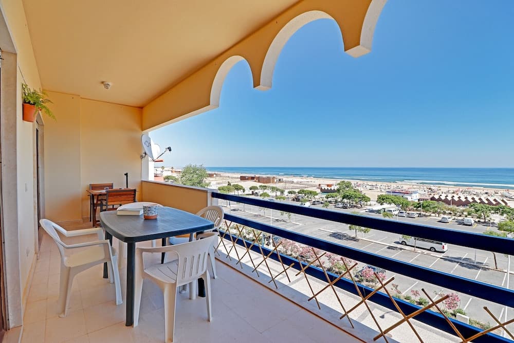 Monte Gordo Beachview 2 by Homing