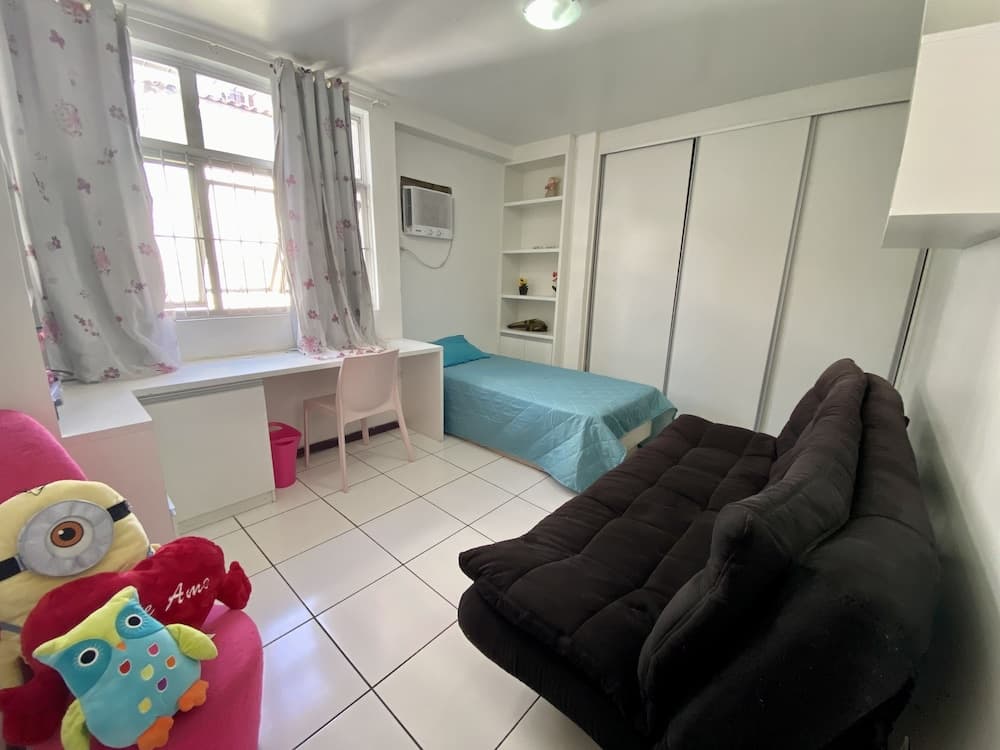 3 quartos a 2 quadras da Praia