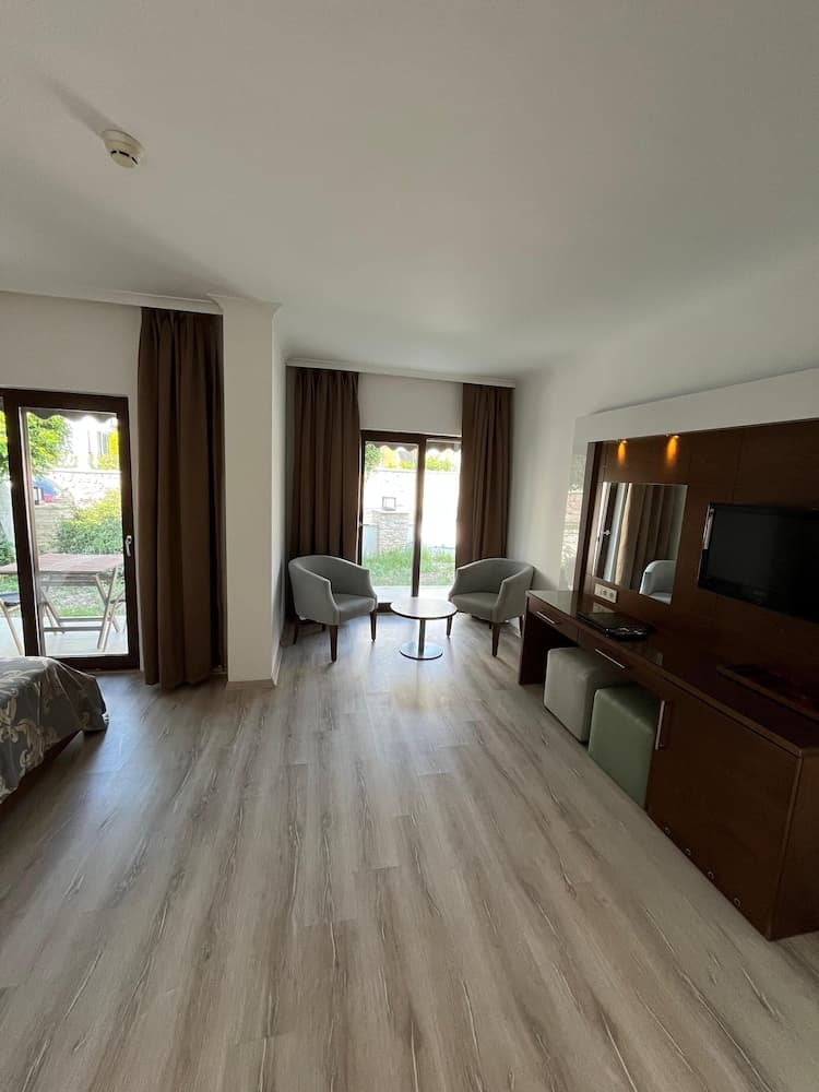 Small Beach Hotel