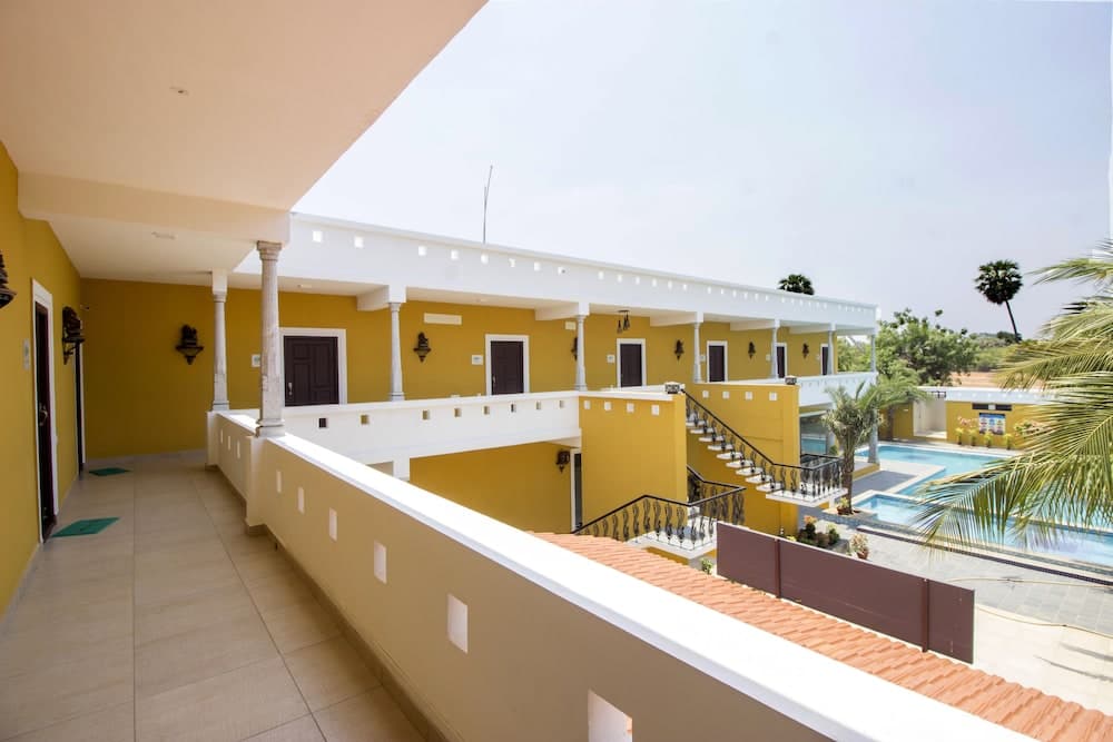 Poppys Olive De Villa