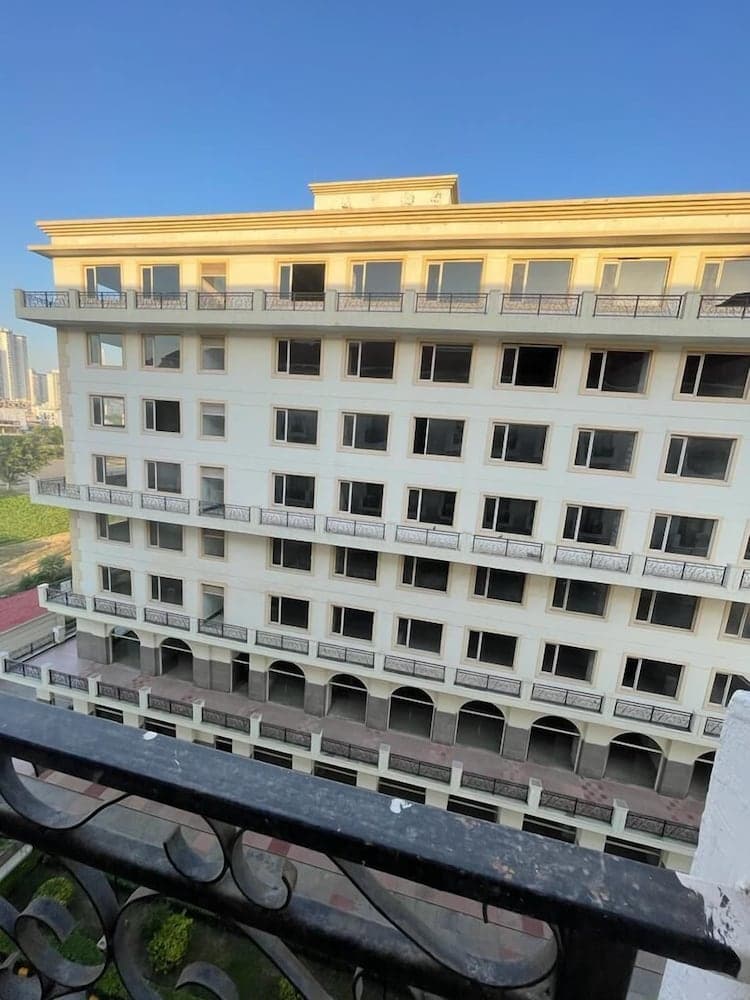 Flamingo Hotel Sector 67