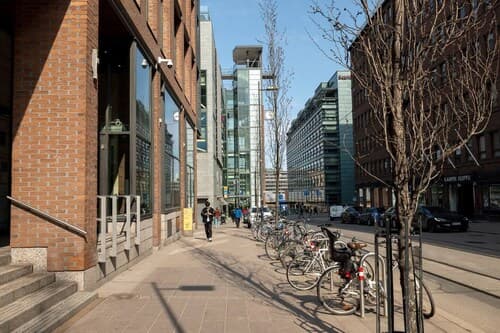 2ndhomes Stylish 1BR Apt w Sauna&Balcony