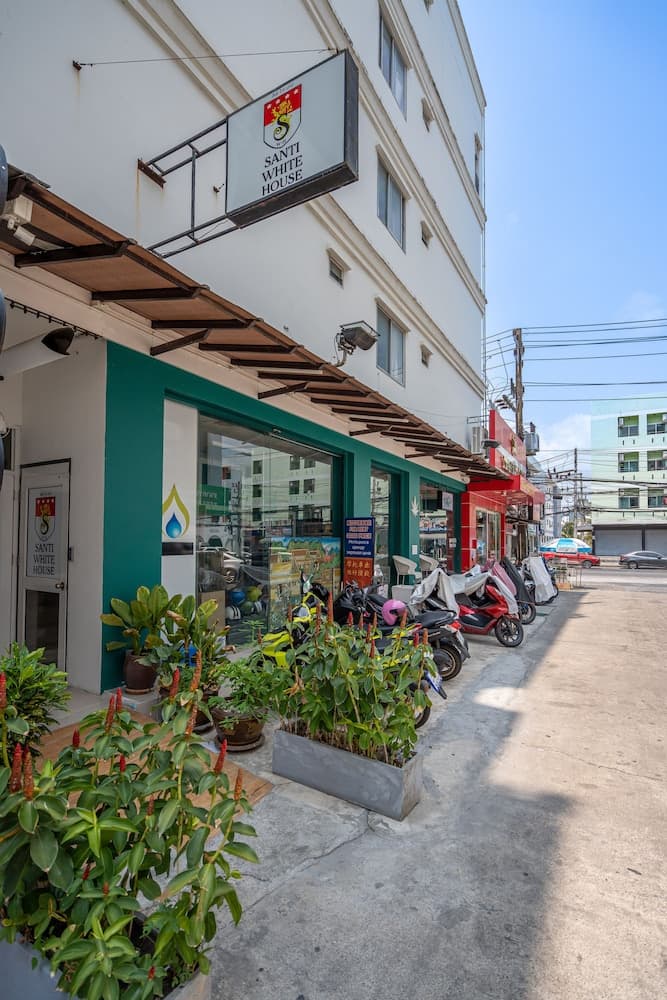 Santi White House Patong Hotel