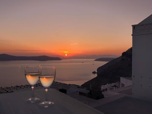 Tatakis Design Hotel With Rooftop Caldera Views